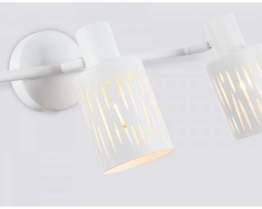  Настенно-потолочный спот в стиле лофт TR8665/3 WH белый E14/3 max 60W 560*100*190
