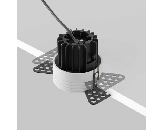 Встраиваемый светильник Maytoni Technical Downlight Round DL058-7W2.7K-TRS-B